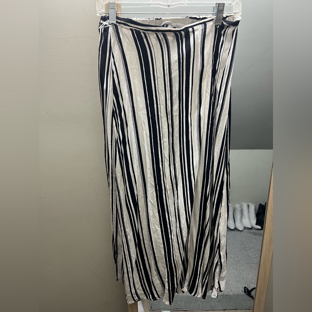 Time & Tru black & white stripped skirt size M